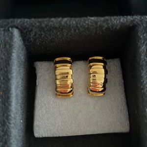 St John clipped earrings doesnt tarnish